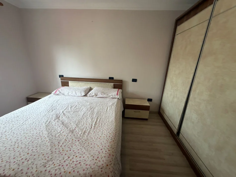 Tirane, jepet me qera apartament 1+1 Kati 5, 70 m² 500 € 