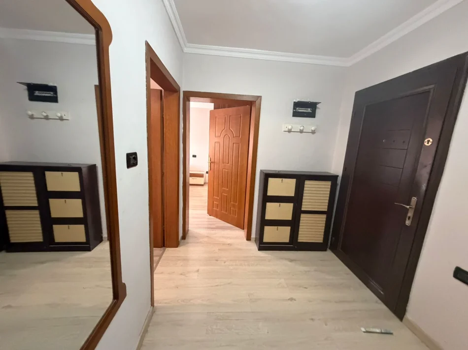 Tirane, jepet me qera apartament 1+1 Kati 5, 70 m² 500 € 