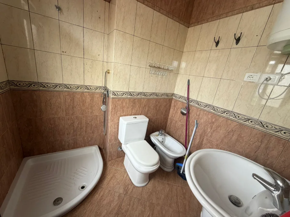 Tirane, jepet me qera apartament 1+1 Kati 5, 70 m² 500 € 