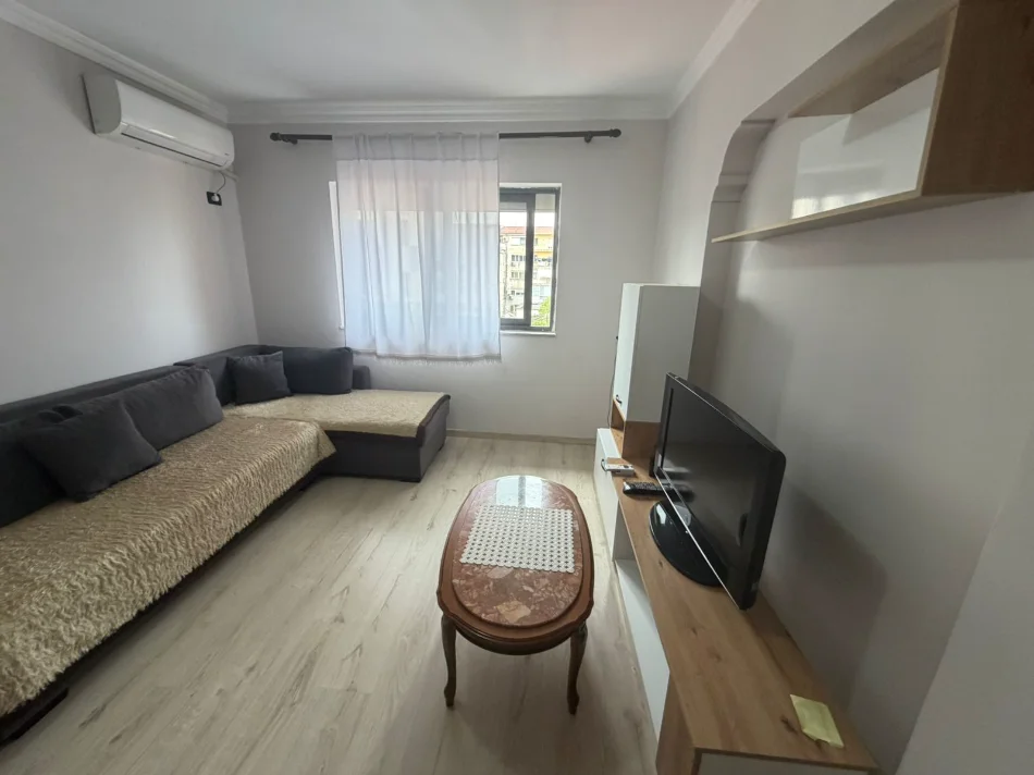 Tirane, jepet me qera apartament 1+1 Kati 5, 70 m² 500 € 