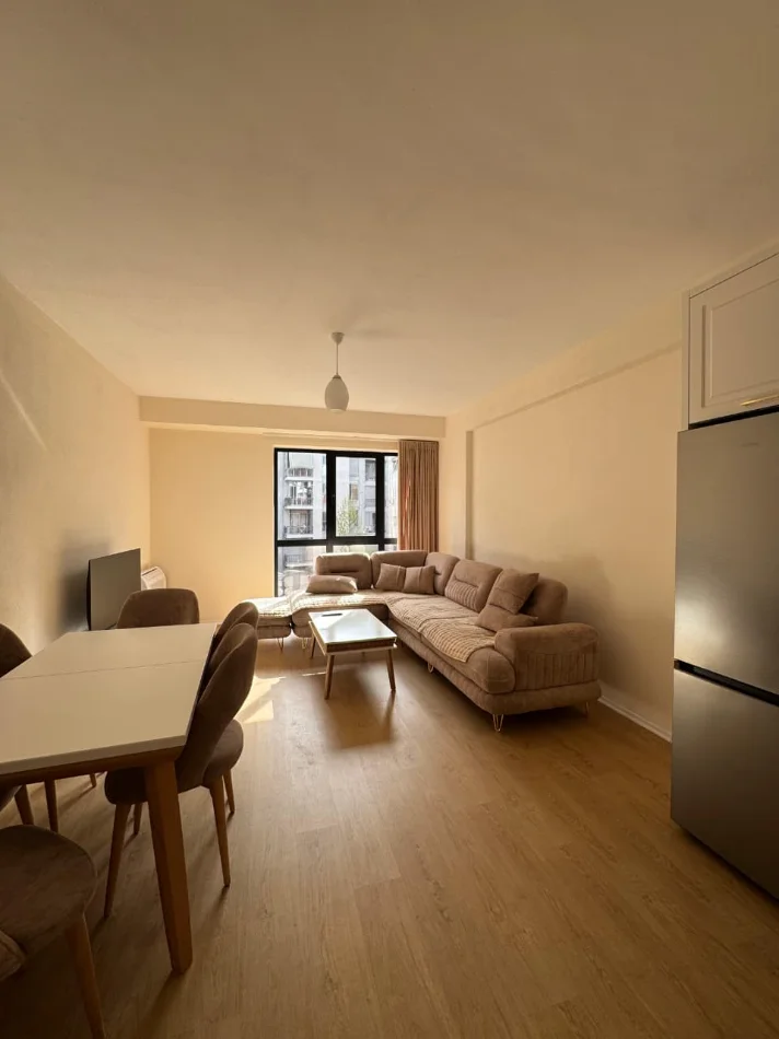 Tirane, jepet me qera apartament 1+1+Ballkon Kati 4, 70 m² 400 € 
