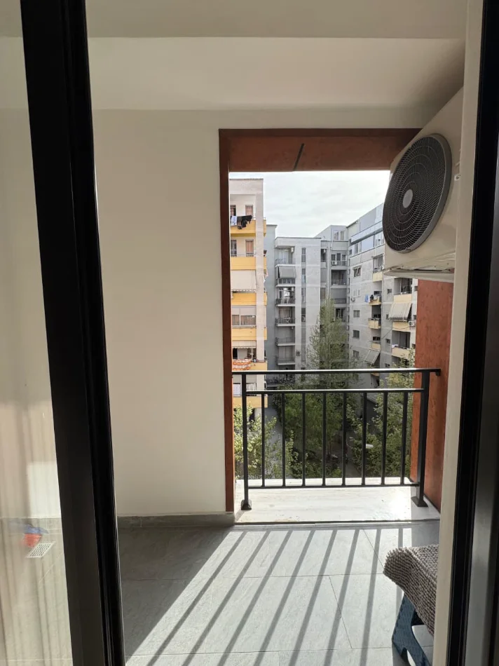 Tirane, jepet me qera apartament 1+1+Ballkon Kati 4, 70 m² 400 € 
