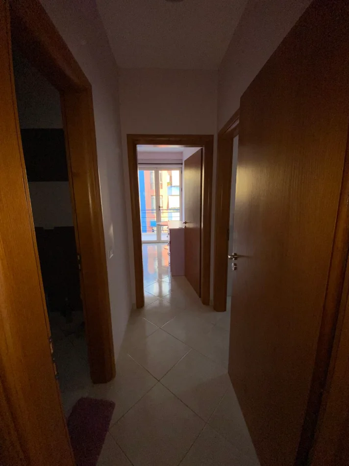 Tirane, jepet me qera apartament 2+1+Ballkon Kati 5, 90 m² 500 € 