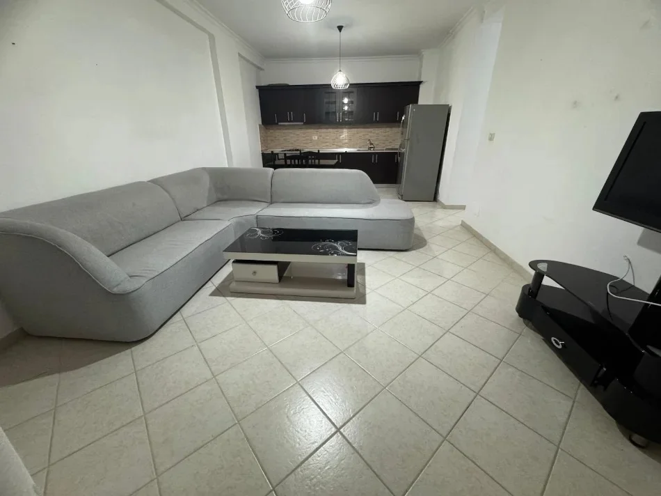 Tirane, jepet me qera apartament 2+1+Ballkon Kati 8, 105 m² 450 € 
