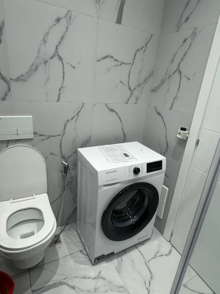 Tirane, jepet me qera apartament 2+1+Ballkon Kati 6, 110 m² 800 € 