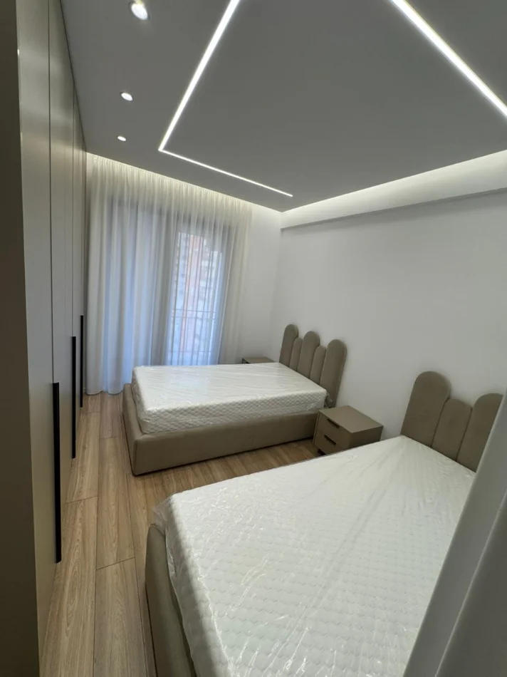 Tirane, jepet me qera apartament 2+1+Ballkon Kati 6, 110 m² 800 € 