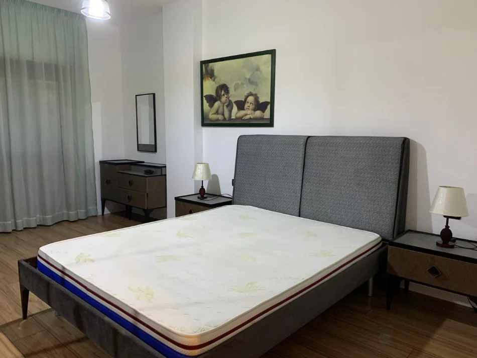Tirane, jepet me qera apartament 1+1 Kati 7, 950 € (Rruga e Elbasanit)