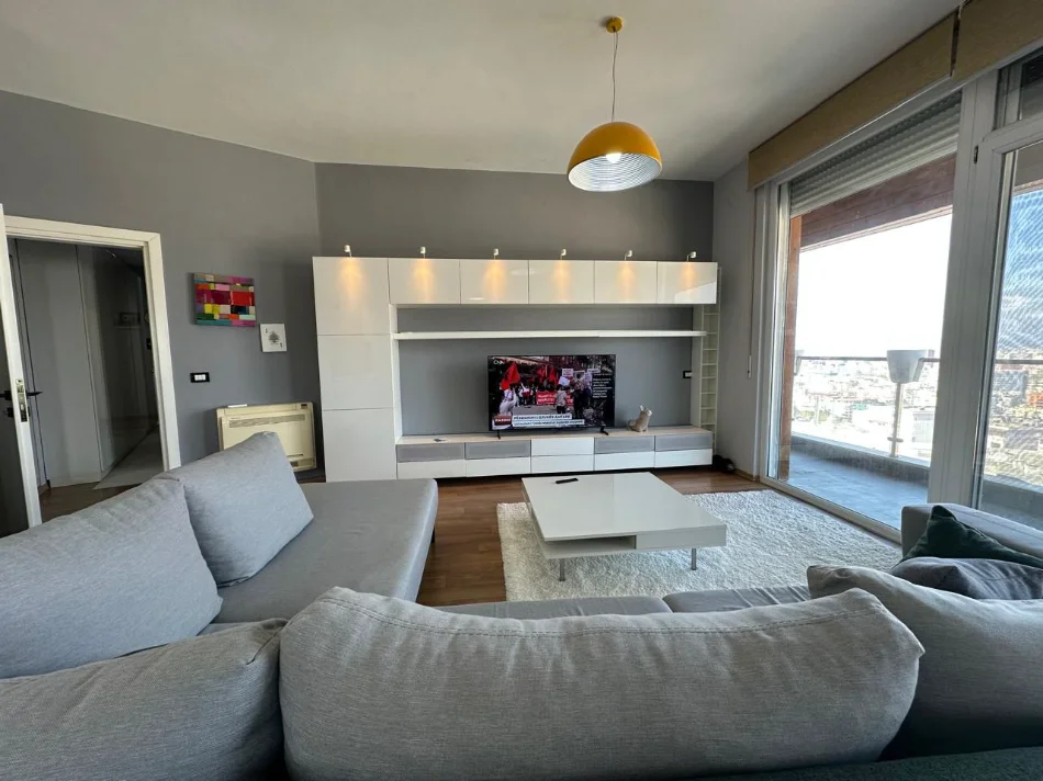 Tirane, jepet me qera apartament 2+1 Kati 4, (KOPSHTI BOTANIK)