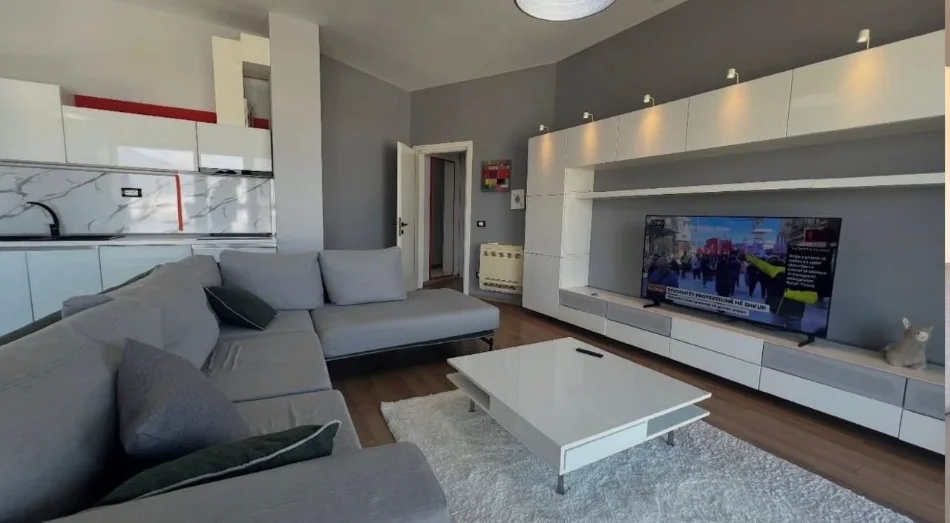 Tirane, jepet me qera apartament 2+1 Kati 4, (KOPSHTI BOTANIK)