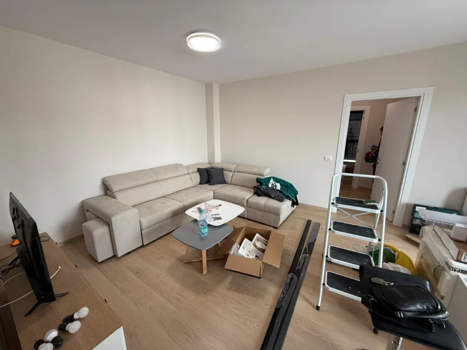 Tirane, jepet me qera apartament 2+1 Kati 5, 750 € (CASA ITALIA)
