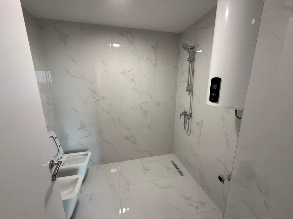 Tirane, jepet me qera apartament 2+1 Kati 5, 750 € (CASA ITALIA)