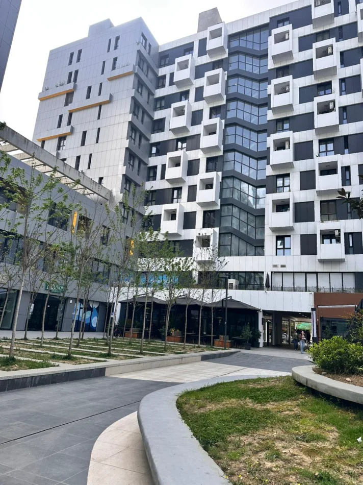 Tirane, jepet me qera apartament 2+1 Kati 2, 108 m² 1.000 € (Rruga e Kavajes)