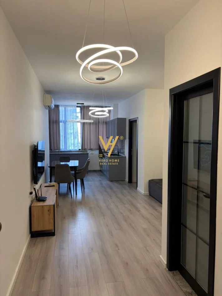 Tirane, jepet me qera apartament 1+1+Ballkon Kati 2, 75 m² 670 € (RRUGA FORTUZI)