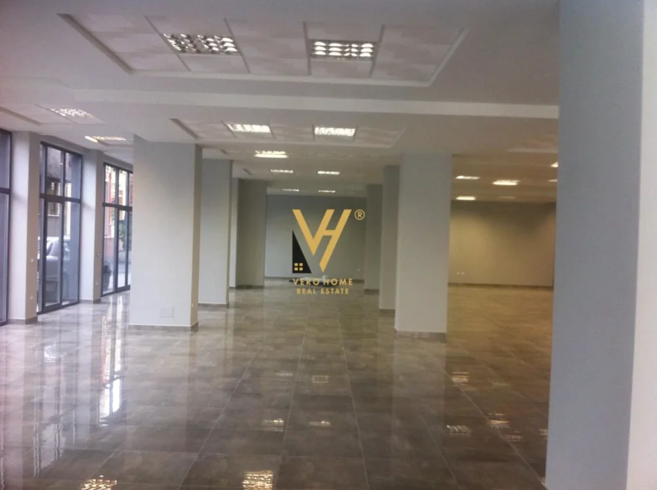 Tirane, jepet me qera ambjent biznesi Kati 0, 415 m² 5.000 € (SELVIA)