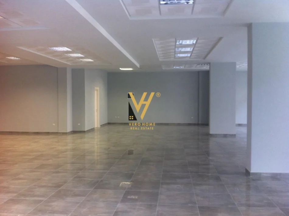 Tirane, jepet me qera ambjent biznesi Kati 0, 415 m² 5.000 € (SELVIA)