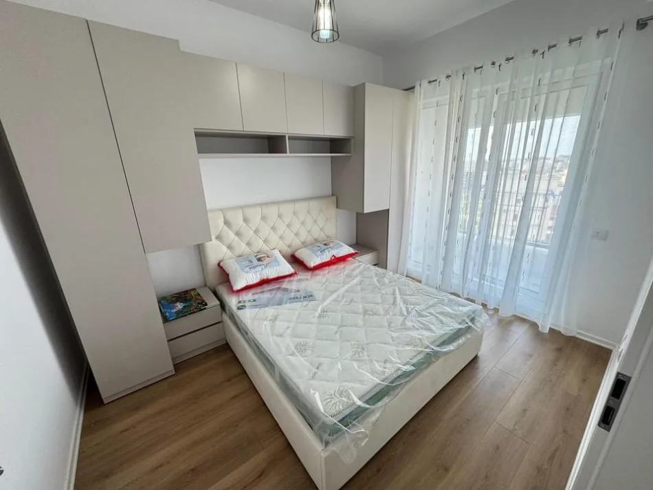 Tirane, jepet me qera apartament 1+1 Kati 5, (Ali Demi)