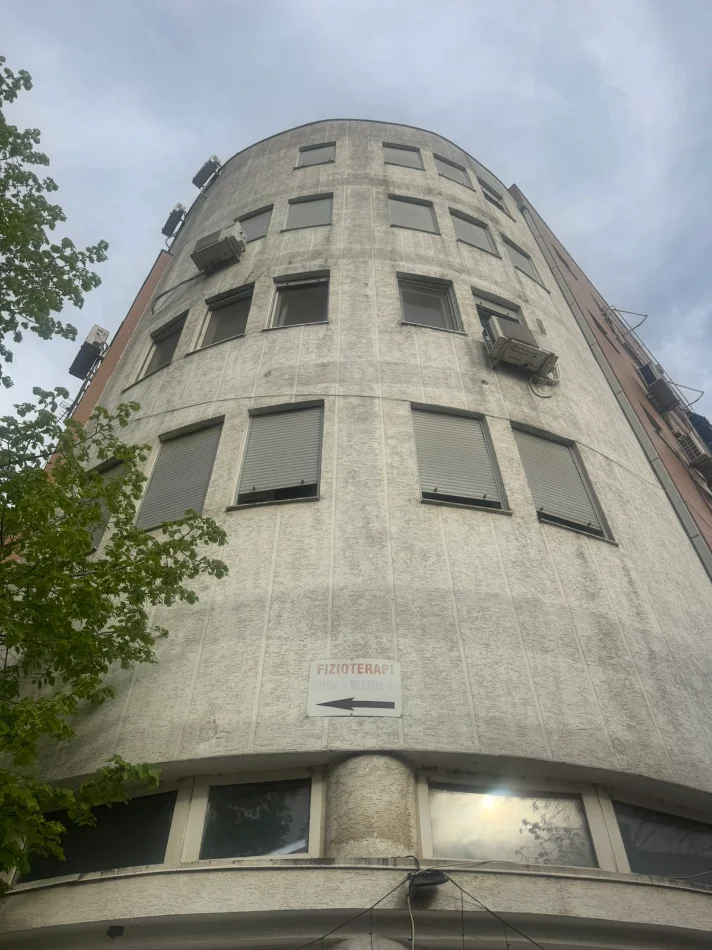Tirane, jepet me qera ambjent biznesi , 170 m² 2.300 € 