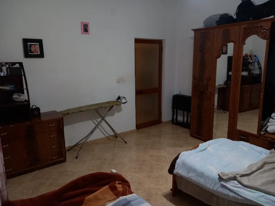 Tirane, jepet me qera apartament 1+1 Kati 2, 60 m² 300 € 