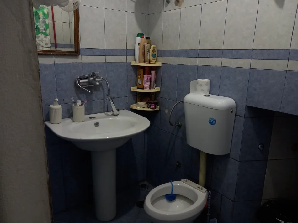 Tirane, jepet me qera apartament 1+1 Kati 2, 60 m² 300 € 