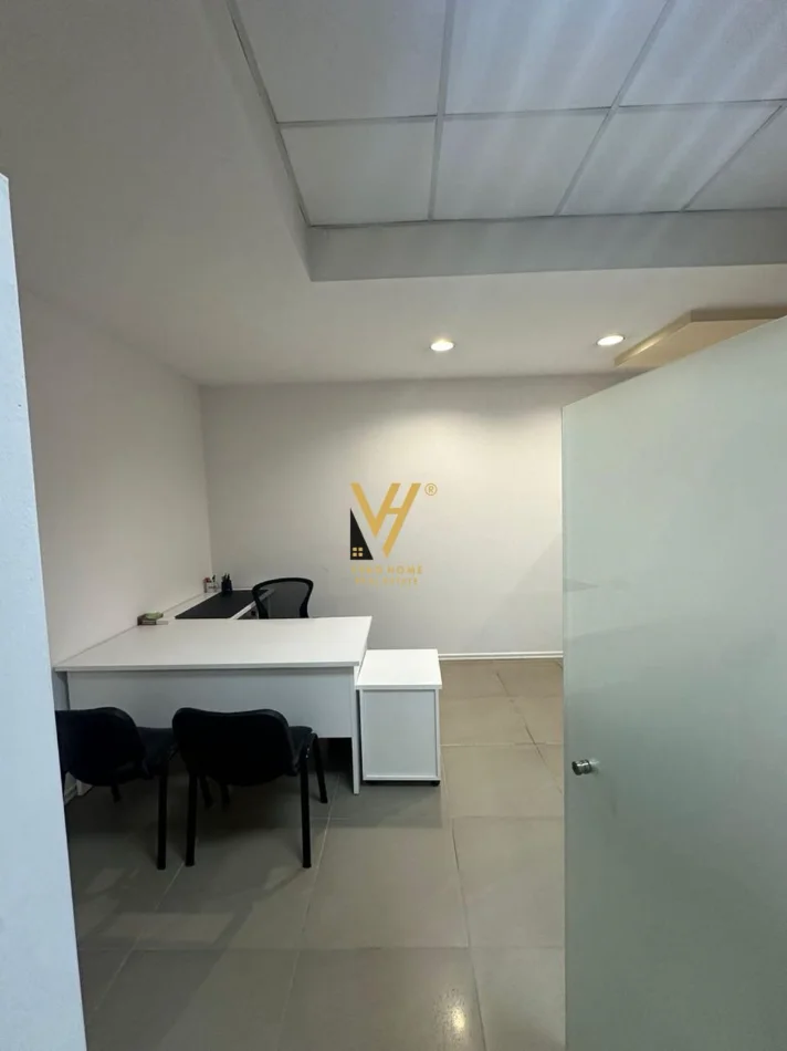 Tirane, jepet me qera ambjent biznesi Kati -1, 1.000 m² 7.000 € (KOMPLEKSI DELIJORGJI, PRANE HILTON)