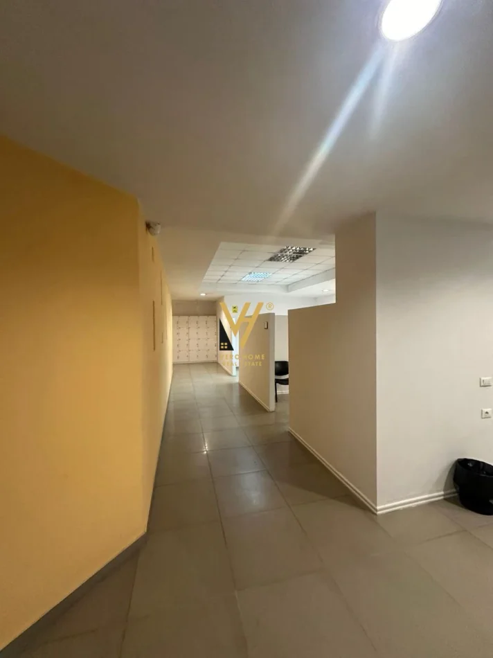 Tirane, jepet me qera ambjent biznesi Kati -1, 1.000 m² 7.000 € (KOMPLEKSI DELIJORGJI, PRANE HILTON)