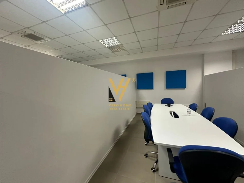 Tirane, jepet me qera ambjent biznesi Kati -1, 1.000 m² 7.000 € (KOMPLEKSI DELIJORGJI, PRANE HILTON)