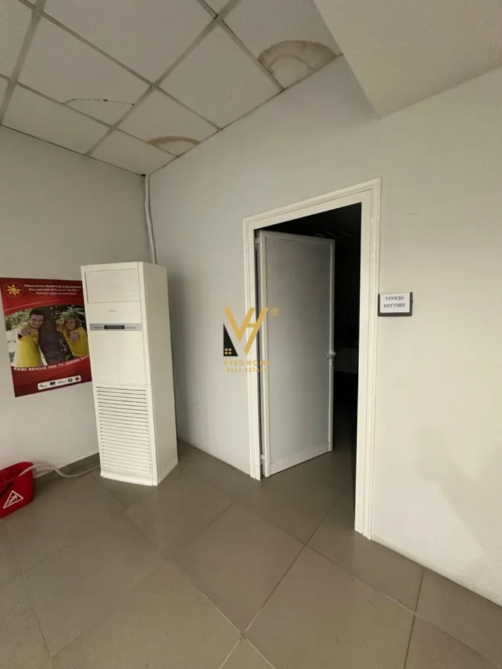 Tirane, jepet me qera ambjent biznesi Kati -1, 1.000 m² 7.000 € (KOMPLEKSI DELIJORGJI, PRANE HILTON)