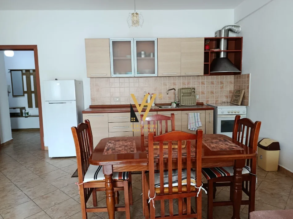 Tirane, jepet me qera apartament 1+1+Ballkon Kati 3, 77 m² 520 € (RRUGA RIZA CEROVA)