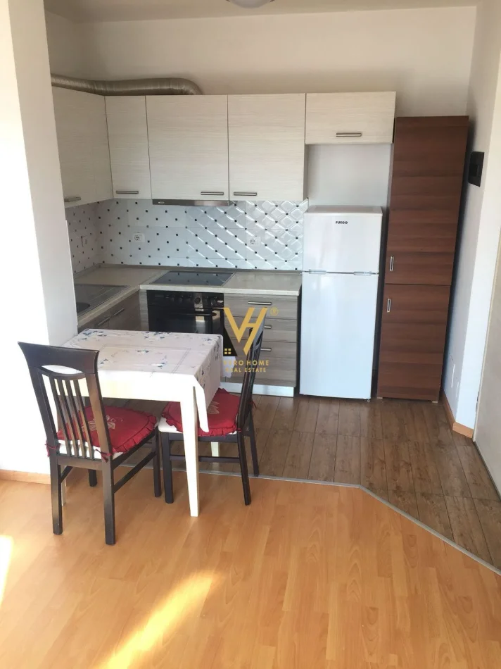 Tirane, jepet me qera apartament 1+1+Ballkon Kati 6, 55 m² 620 € (XHAMLLIKU)
