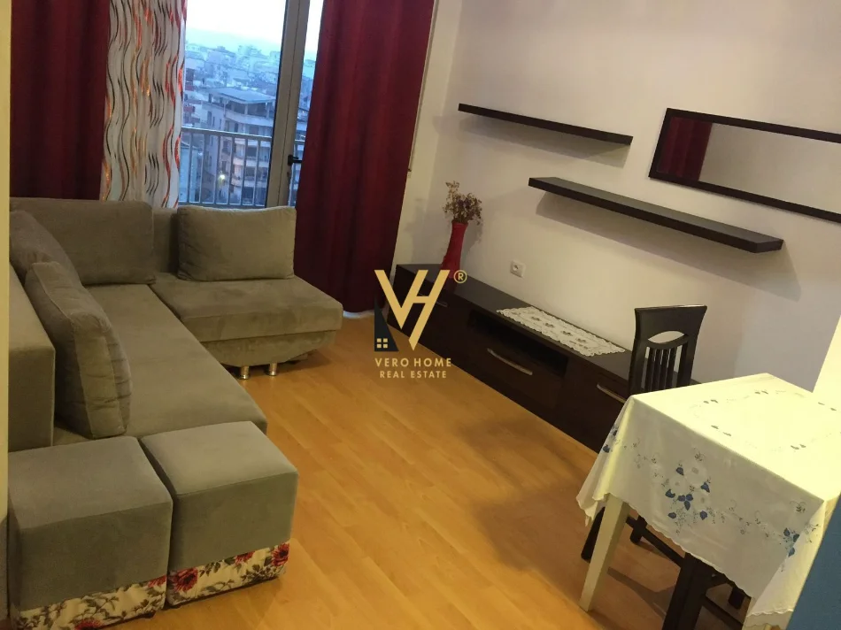 Tirane, jepet me qera apartament 1+1+Ballkon Kati 6, 55 m² 620 € (XHAMLLIKU)