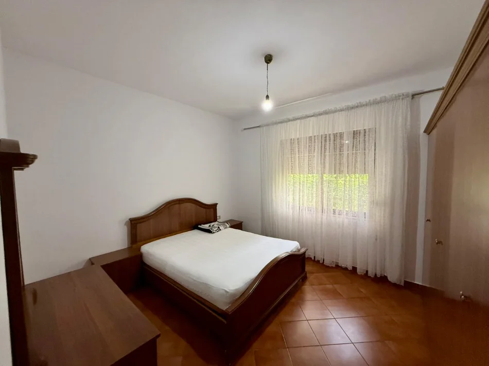 Tirane, jepet me qera apartament 1+1 Kati 1, 65 m² (ASTIR)