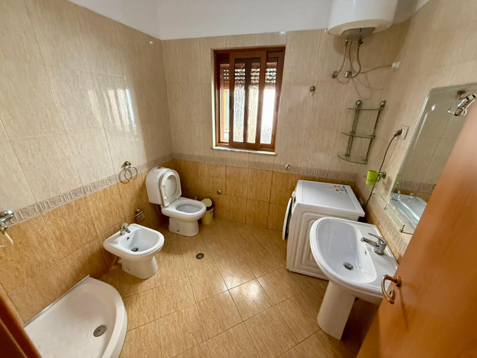 Tirane, jepet me qera apartament 1+1 Kati 1, 65 m² (ASTIR)