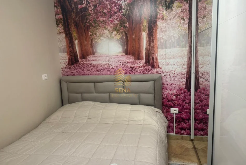 Tirane, jepet me qera apartament 1+1+Ballkon Kati 7, 75 m² 650 € (Rruga e Barrikadave)