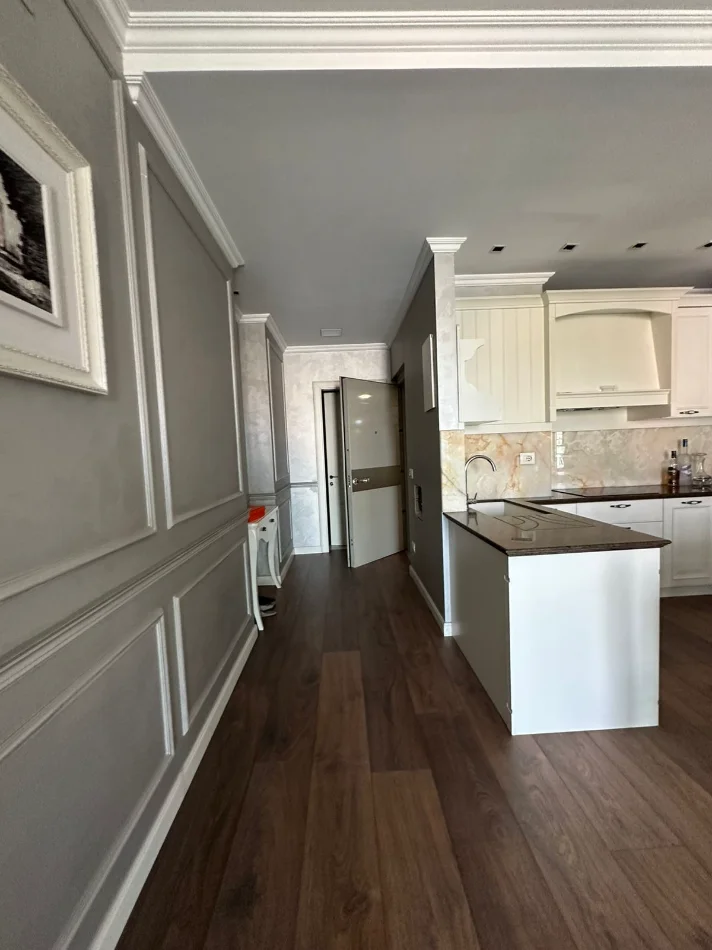 Tirane, jepet me qera apartament 2+1+Ballkon Kati 4, 148 m² 2.000 € (Ambassador 3)