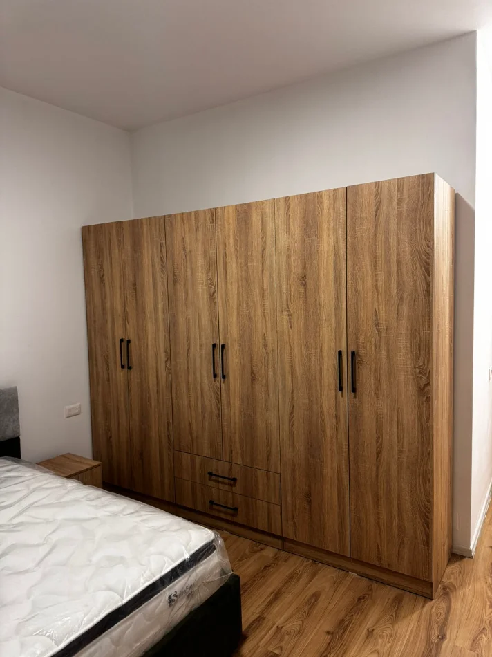 Tirane, jepet me qera apartament 2+1+Ballkon Kati 3, 78 m², 680 milek