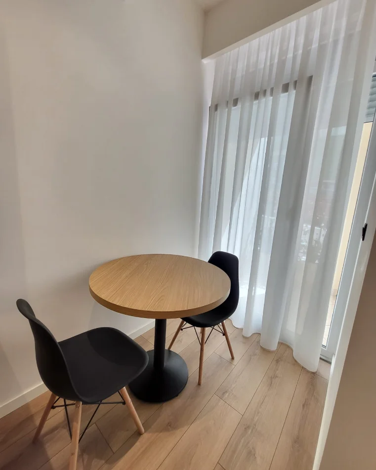 Tirane, shitet apartament 1+1+Ballkon Kati 1, 50 m² 119.900 € (Liqeni i Thate)