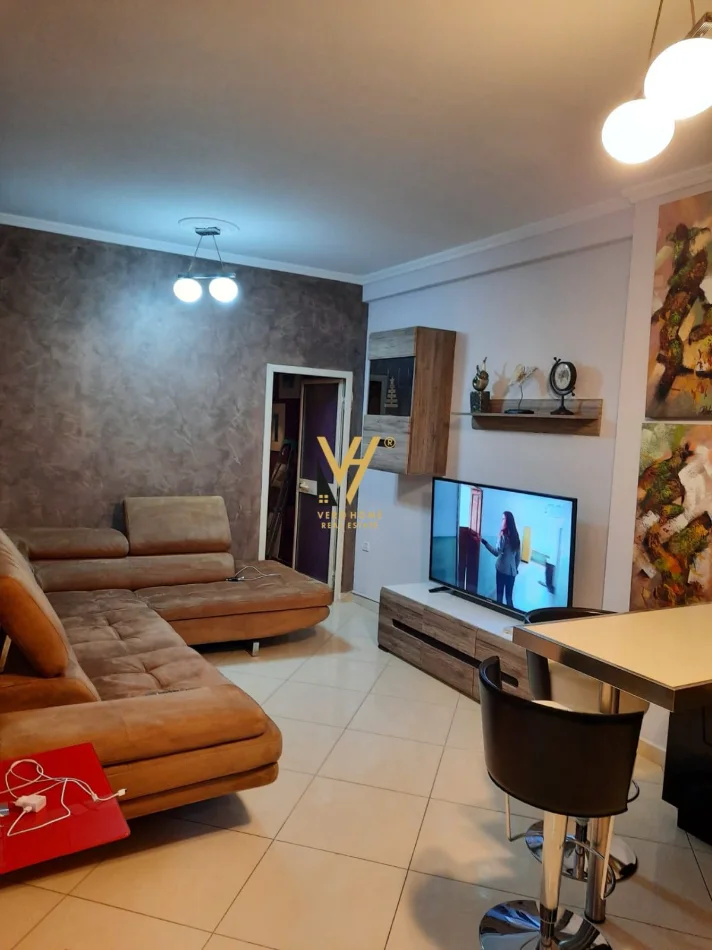 Tirane, jepet me qera apartament 1+1+Ballkon Kati 7, 57 m² 520 € (KODRA E DIELLIT)