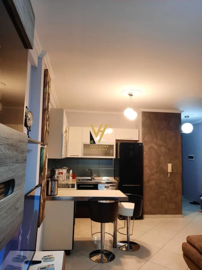 Tirane, jepet me qera apartament 1+1+Ballkon Kati 7, 57 m² 520 € (KODRA E DIELLIT)