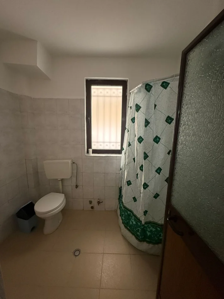 Tirane, jepet me qera 3+1+Ballkon Kati 2, 140 m² 600 € 