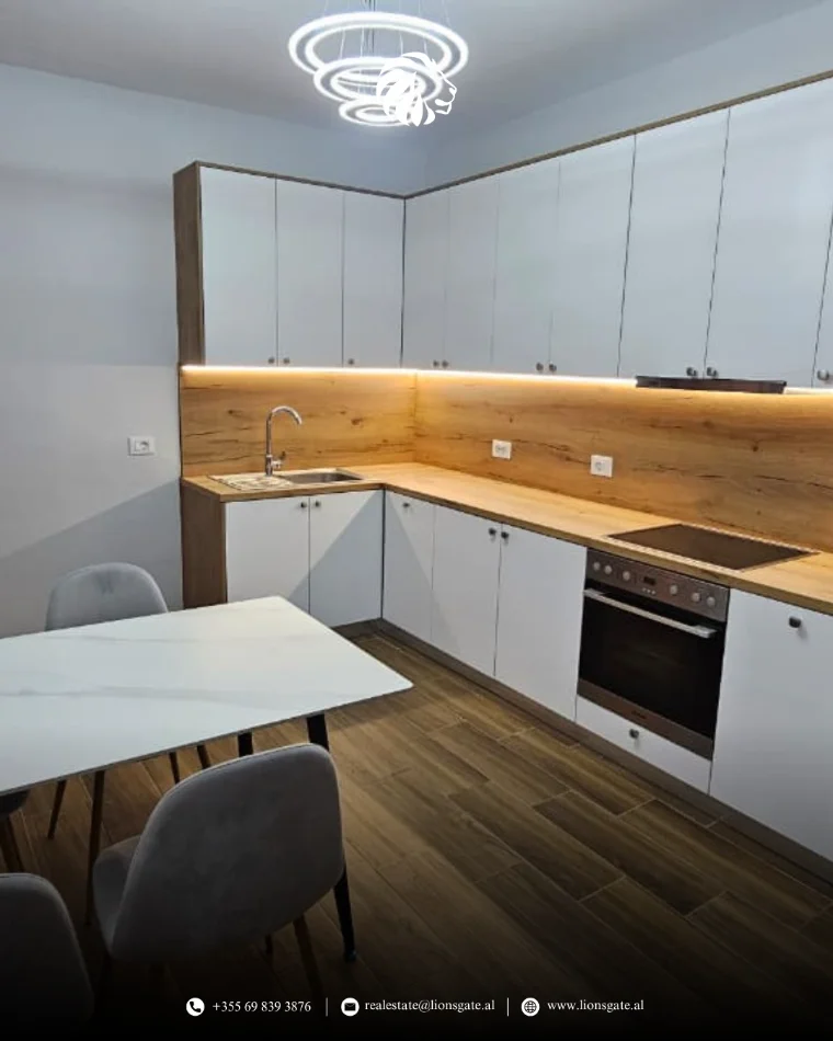 Tirane, jap me qera apartament 2+1 , 136 m² 700 € 