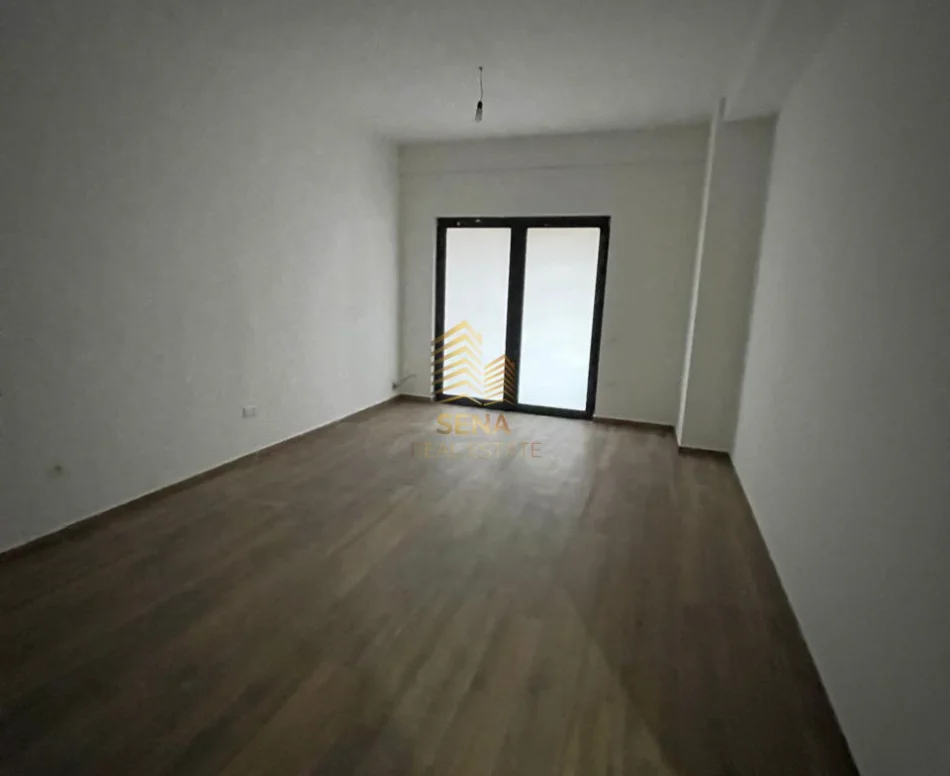 Tirane, jepet me qera ambjent biznesi Kati 1, 118 m² 650 € (Rruga e Dibres, Kompleksi Arlis)