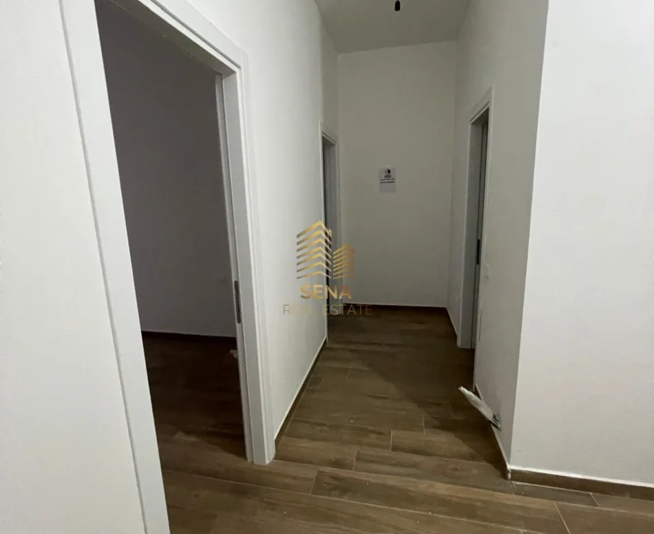 Tirane, jepet me qera ambjent biznesi Kati 1, 118 m² 650 € (Rruga e Dibres, Kompleksi Arlis)