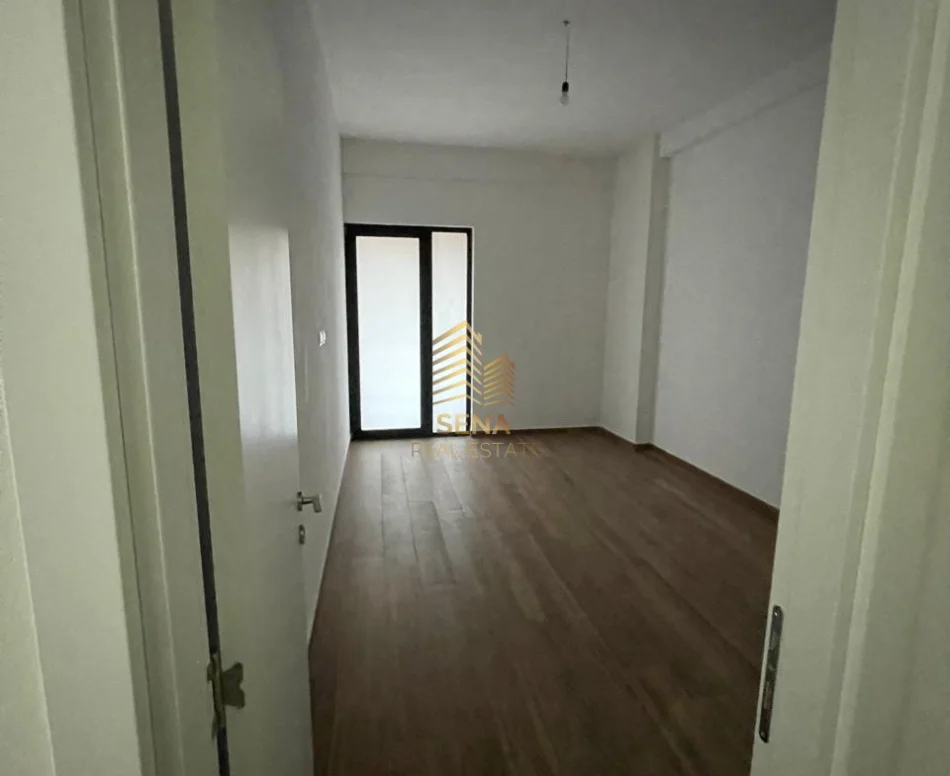 Tirane, jepet me qera ambjent biznesi Kati 1, 118 m² 650 € (Rruga e Dibres, Kompleksi Arlis)