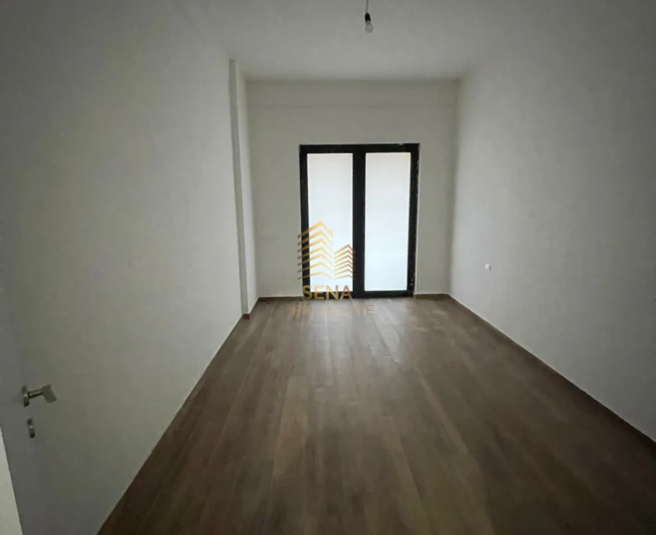 Tirane, jepet me qera ambjent biznesi Kati 1, 118 m² 650 € (Rruga e Dibres, Kompleksi Arlis)