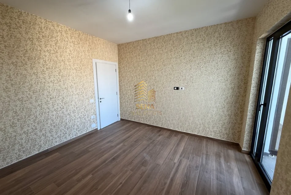Tirane, jepet me qera ambjent biznesi Kati 9, 81 m² 550 € (Rruga e Dibres, Kompleksi Arlis)