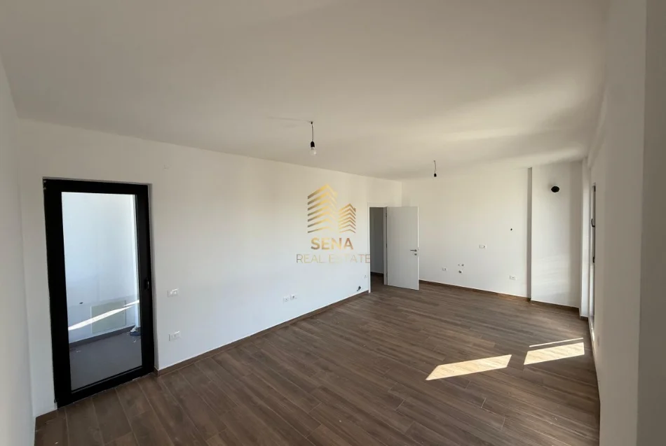 Tirane, jepet me qera ambjent biznesi Kati 9, 81 m² 550 € (Rruga e Dibres, Kompleksi Arlis)