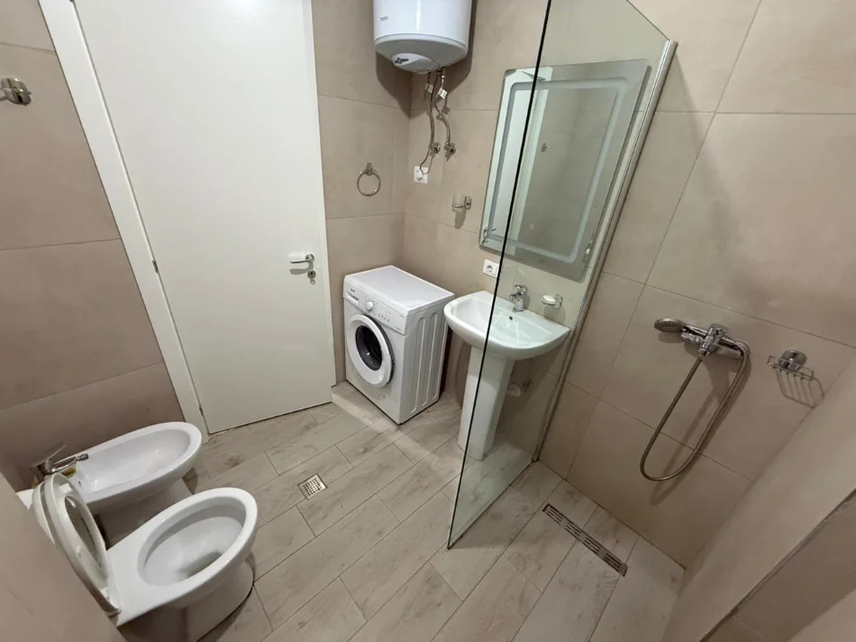 Tirane, jepet me qera apartament 1+1 Kati 3, (sauk)