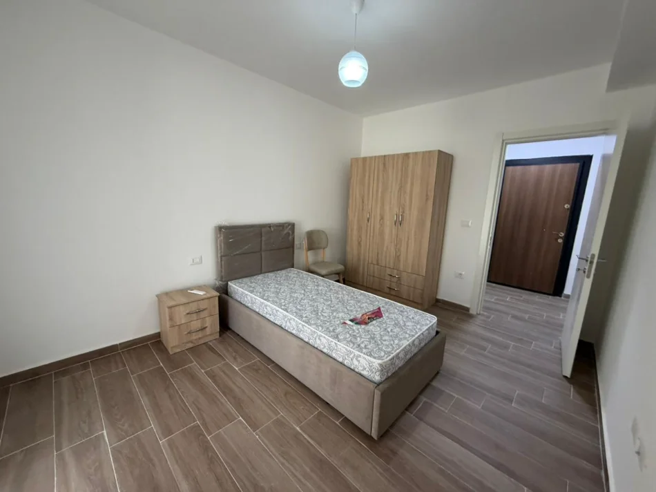 Tirane, jepet me qera apartament 2+1 Kati 2, (5 MAJI)