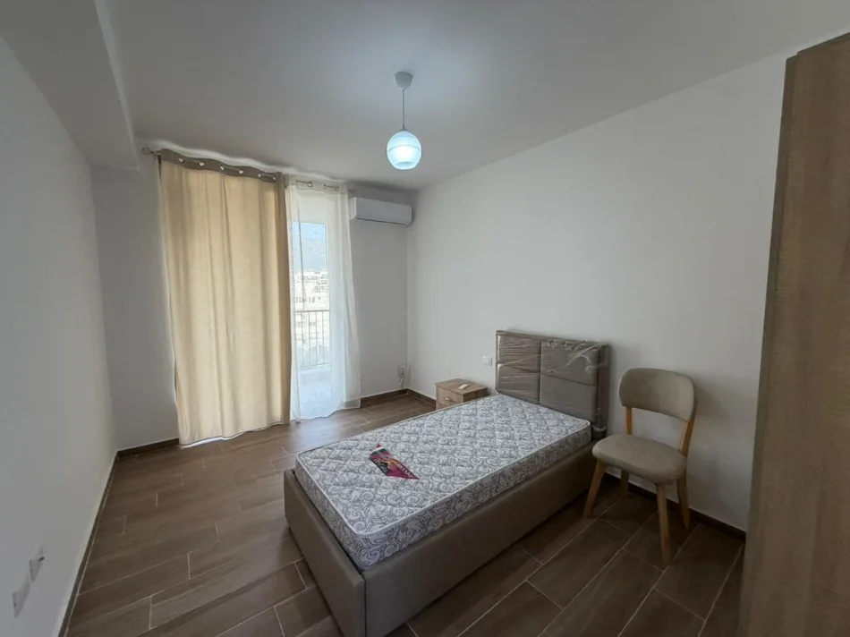 Tirane, jepet me qera apartament 2+1 Kati 2, (5 MAJI)