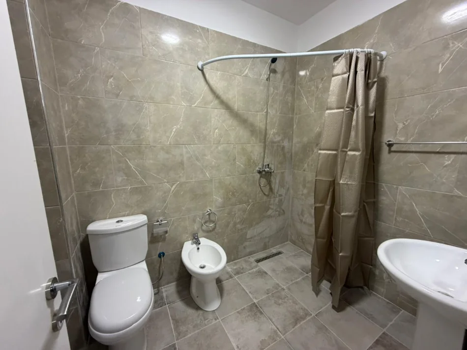 Tirane, jepet me qera apartament 2+1 Kati 2, (5 MAJI)